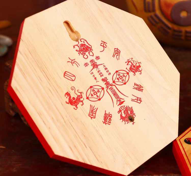 Peach Wood Qian Kun Mirror – Yin-Yang Balancing Feng Shui Talisman with Hand-Painted Art