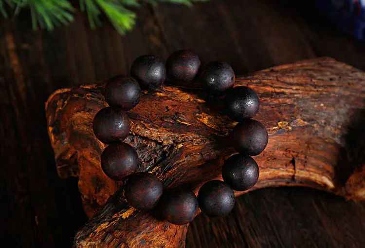 Sinking-Grade Jiangzhen Xiang 12-Bead Mala – Black Agarwood Meditation Bracelet (20mm×12 Beads)