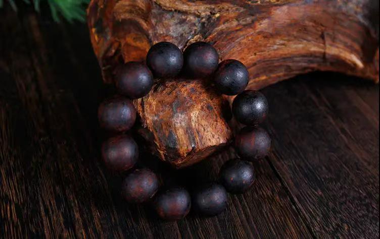 Sinking-Grade Jiangzhen Xiang 12-Bead Mala | 黑油沉水12顆降真香念珠
