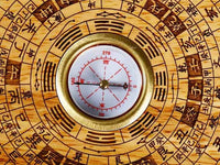 Sacred Peach Wood Geomantic Compass (Taoist Feng Shui Divination Tool – 15cm Edition）